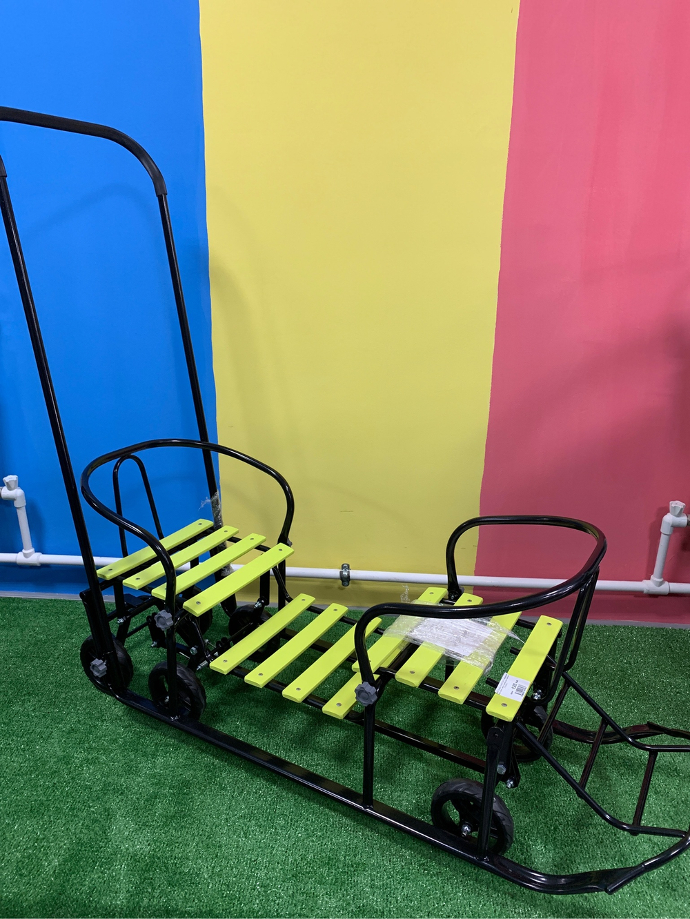 Санки "Погодки УНИВЕРСАЛ" с механизм. выдв. колес. шасси,черная рама, желтые (ПУСО0-1)