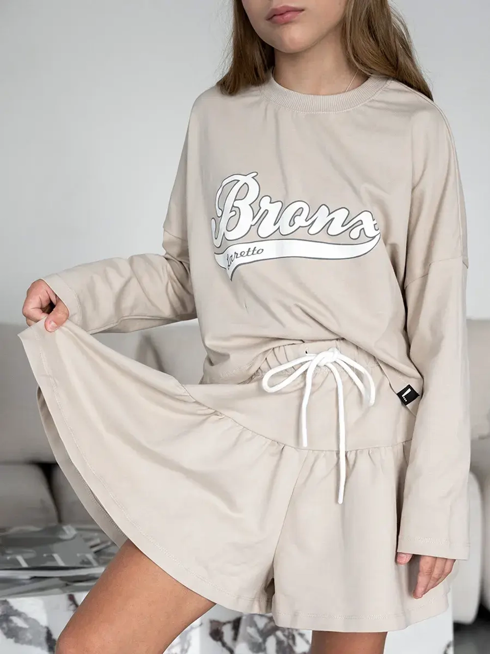 Осенний костюм для девочки, лонгслив и шорты