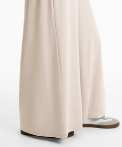 OYSHO Широкие свободные брюки с V-образным вырезом на талии из модала, светло-бежевый