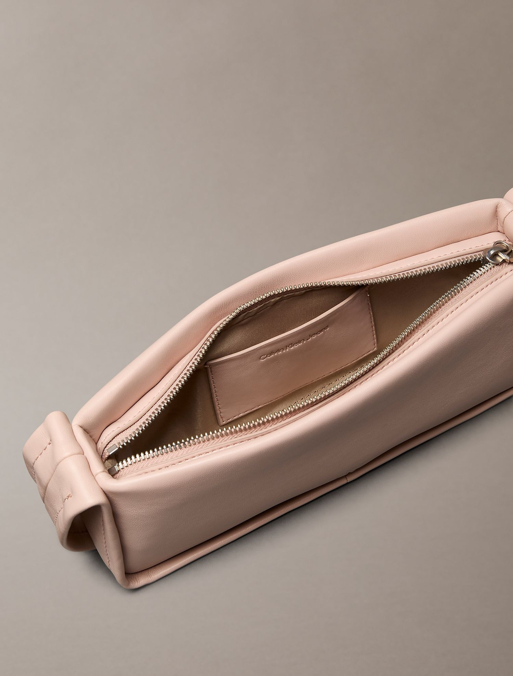 Сумка Calvin Klein Knotted Shoulder Bag Rose Dust