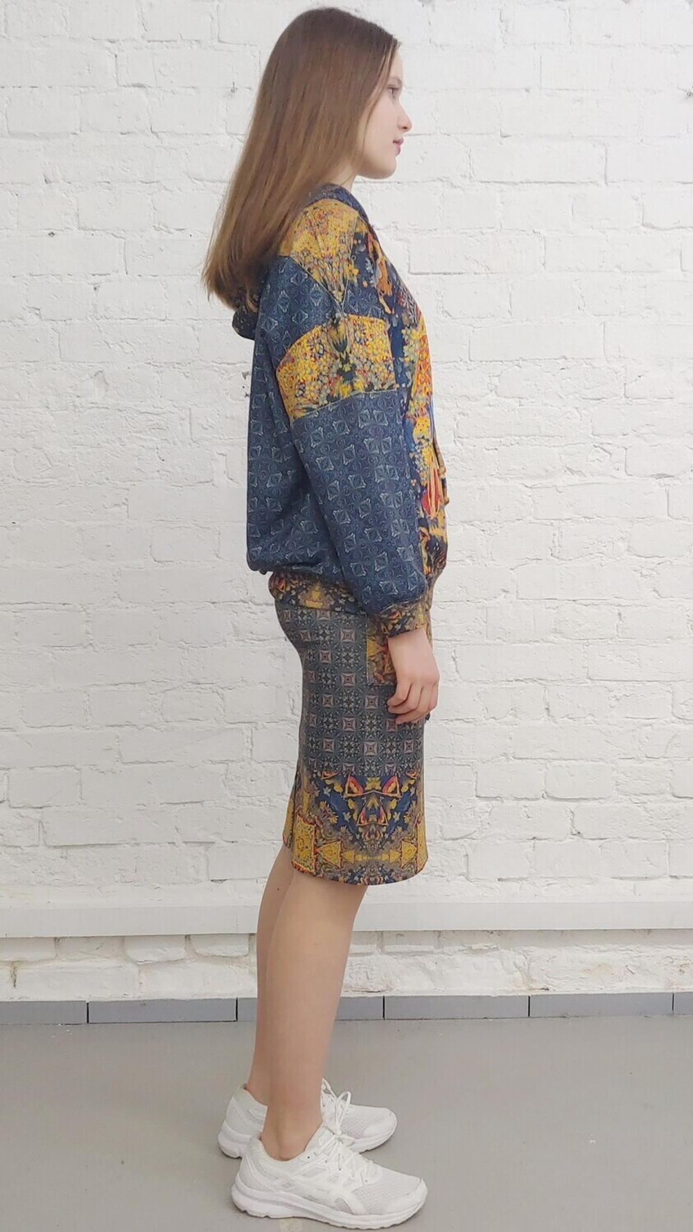 Комплект (худи и юбка) "Кормление птиц", по мотивам средневековой шпалеры 15 века