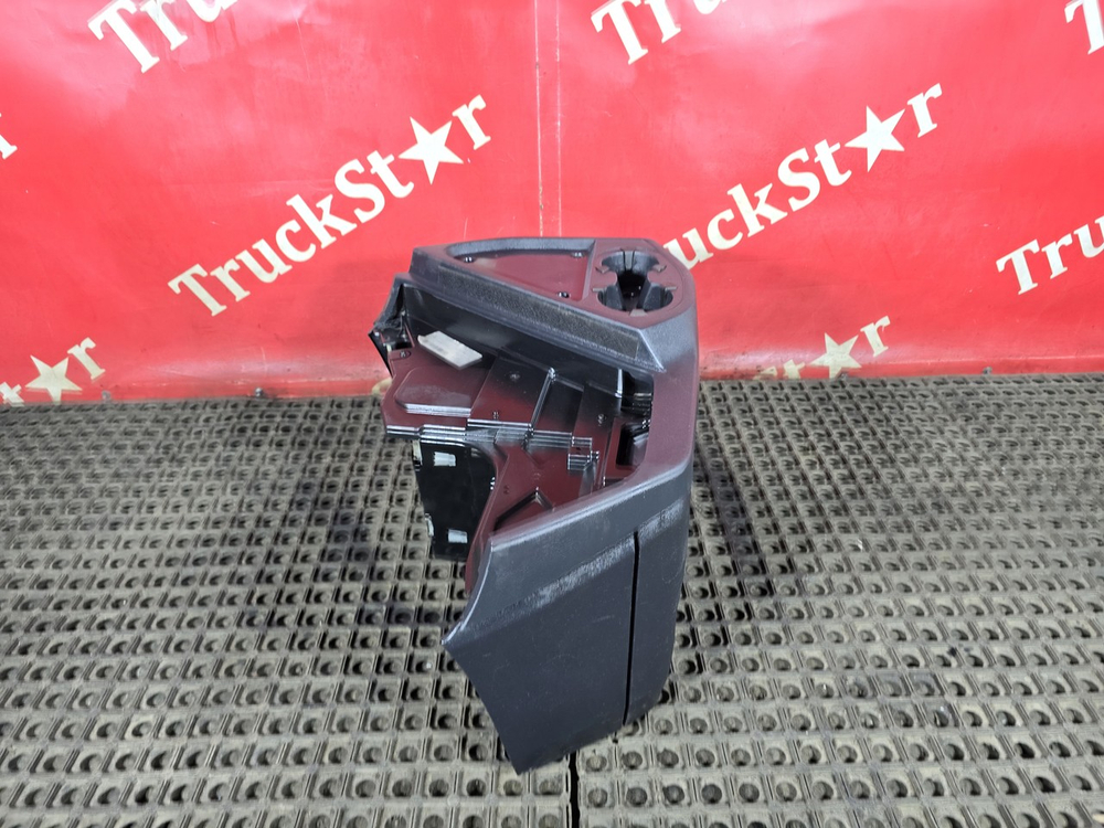 Панель торпедо центральная 2019г.