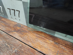 Стекло двери передней левой Nissan Tiida 1 (C11) 04-13 Б/У Оригинал 80301EL000