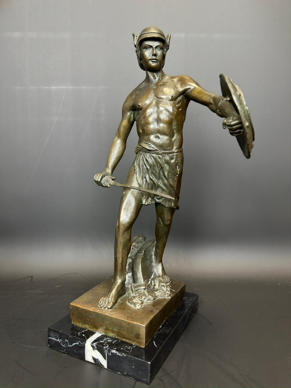 Бронзовая скульптура «Гладиатор»