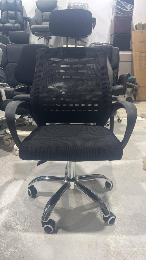 Офисное кресло с подголовником