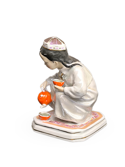 Фарфоровая статуэтка "Маленькая хозяйка" ДФЗ