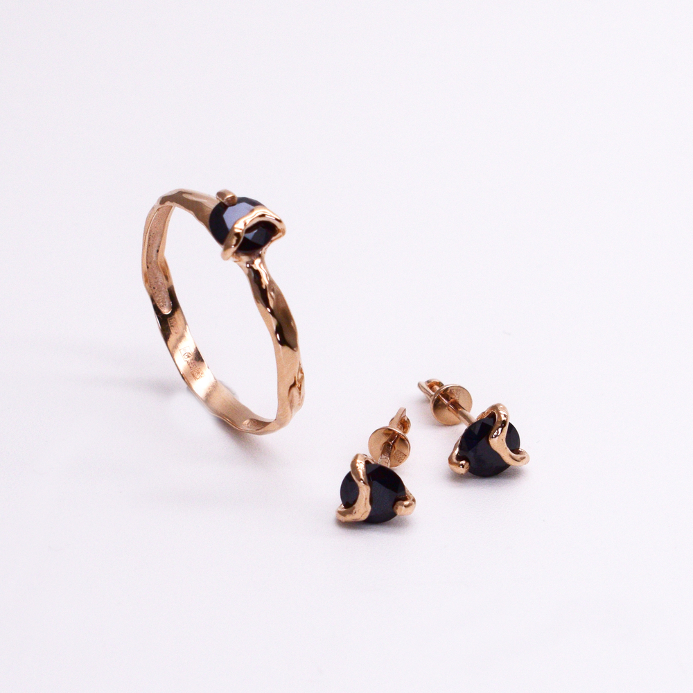 Кольцо с черным фианитом