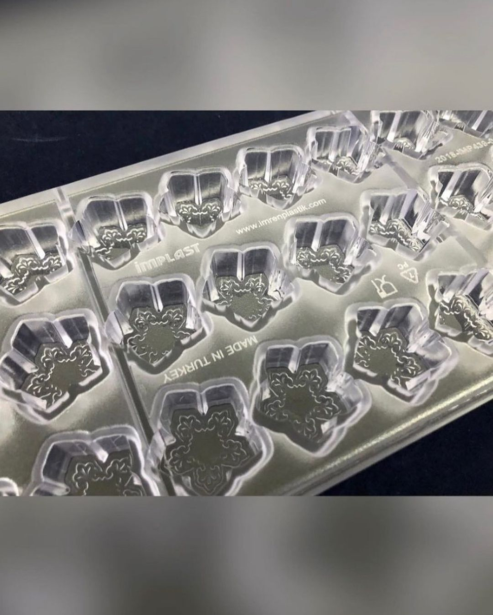 Поликарбонатная форма для шоколада №499