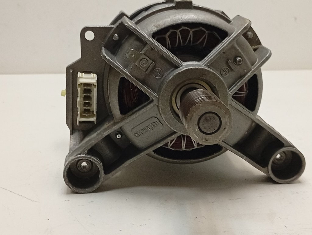 LS60840L кт54 Двигатель для стиральной машины AEG 132476503 б/у