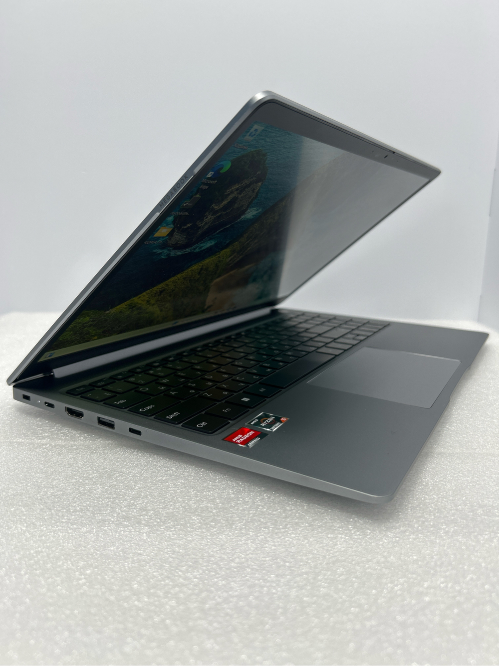 Ноутбук Tecno T15DA (4894947004957) 15.6"/AMD Ryzen 5 5560U/RAM 16GB/SSD 512GB/AMD Radeon Graphics/1920*1080/IPS/DOS/Подсветка кл-ры: LED/Серебристый. Состояние: Уценка/небольшой след. на матрице от клавиатуры