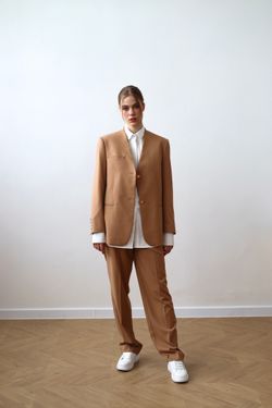 Пиджак без лацканов бежевый