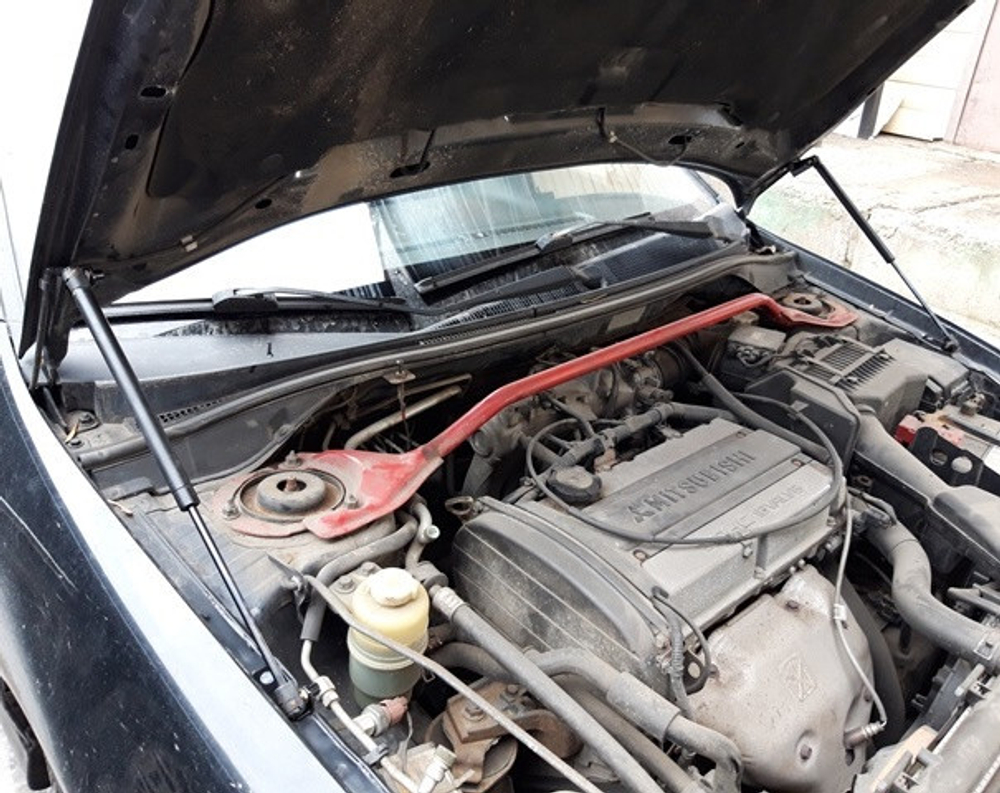 Амортизатор (упор) капота на Mitsubishi Lancer 02-07 (с 2000 по 2010 г.в.)Autoinnovation