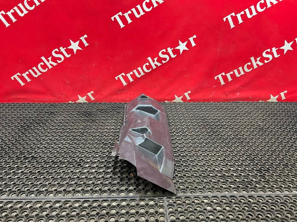 Шумоизоляция двигателя правая