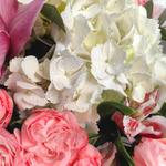 Авторский букет с гортензиями в "облачке"