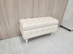 Банкетка Эксклюзив с ящиком в каретной стяжке на деревянных опорах, 80х36х44см экокожа слоновая кость