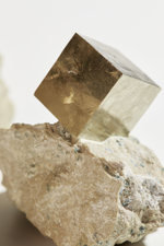 Пирит на породе L