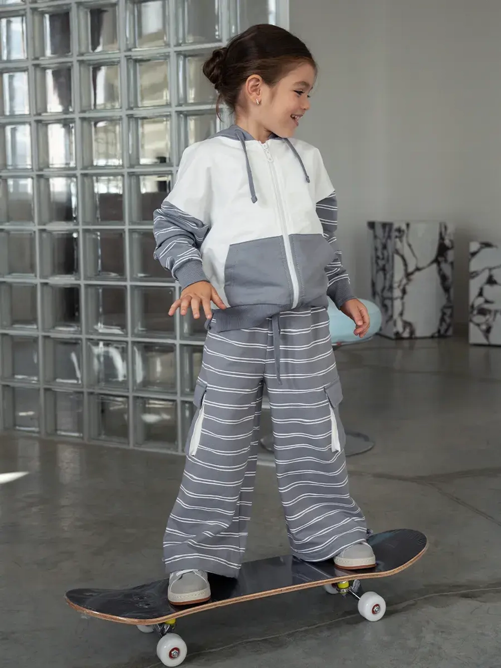 Спортивный костюм для девочки в школу