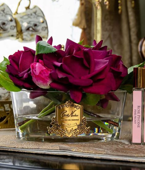 Красный букет роз в прозрачной овальной вазе, Cote Noire