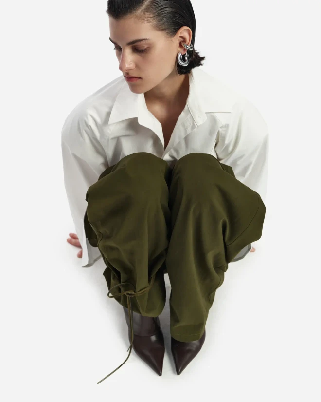 Широкие брюки хаки