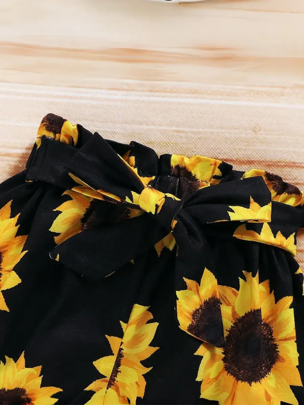 Летний костюм для девочки нарядный