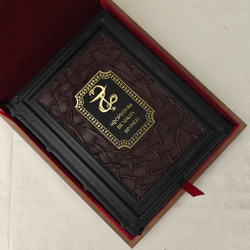 Книга в переплёте из натуральной кожи "Афоризмы великих врачей"-2 в футляре