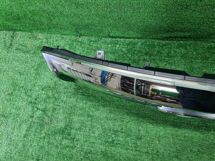 Решетка радиатора Infiniti QX80 (2017-2020)