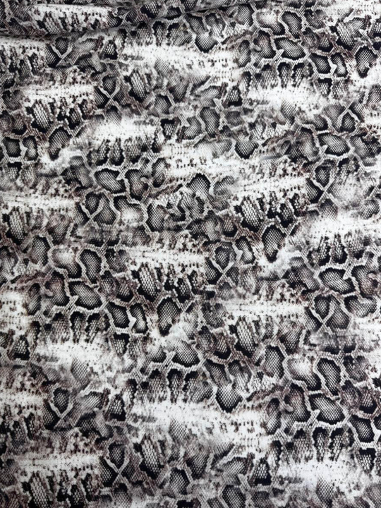 Штапель принт рептилия беж/серый на молочном BST3834