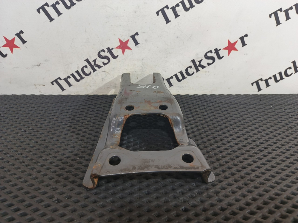 Кронштейн амортизатора переднего