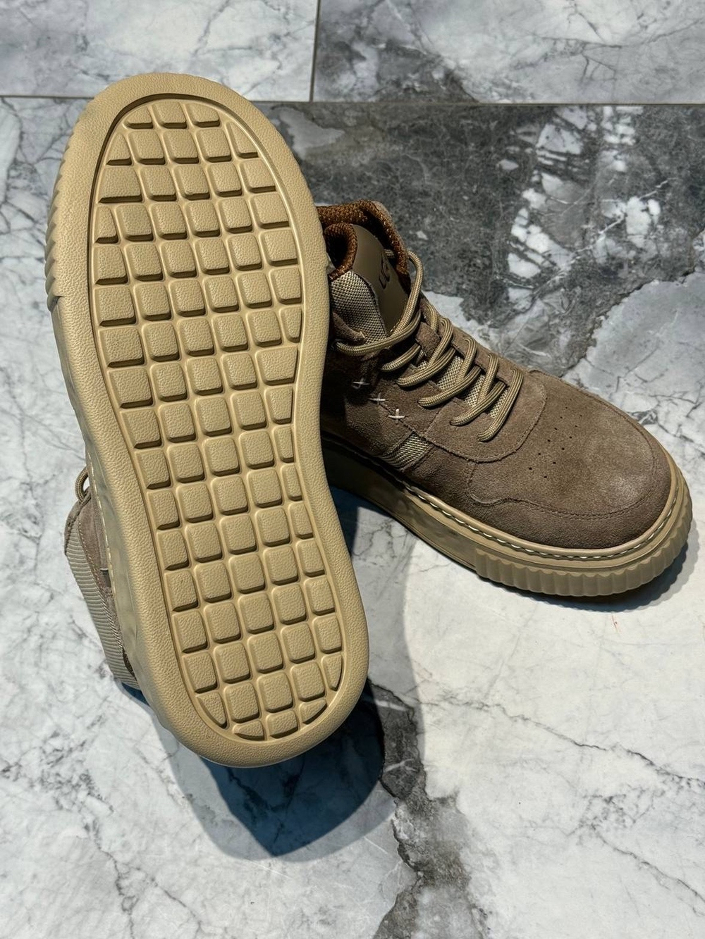UGG