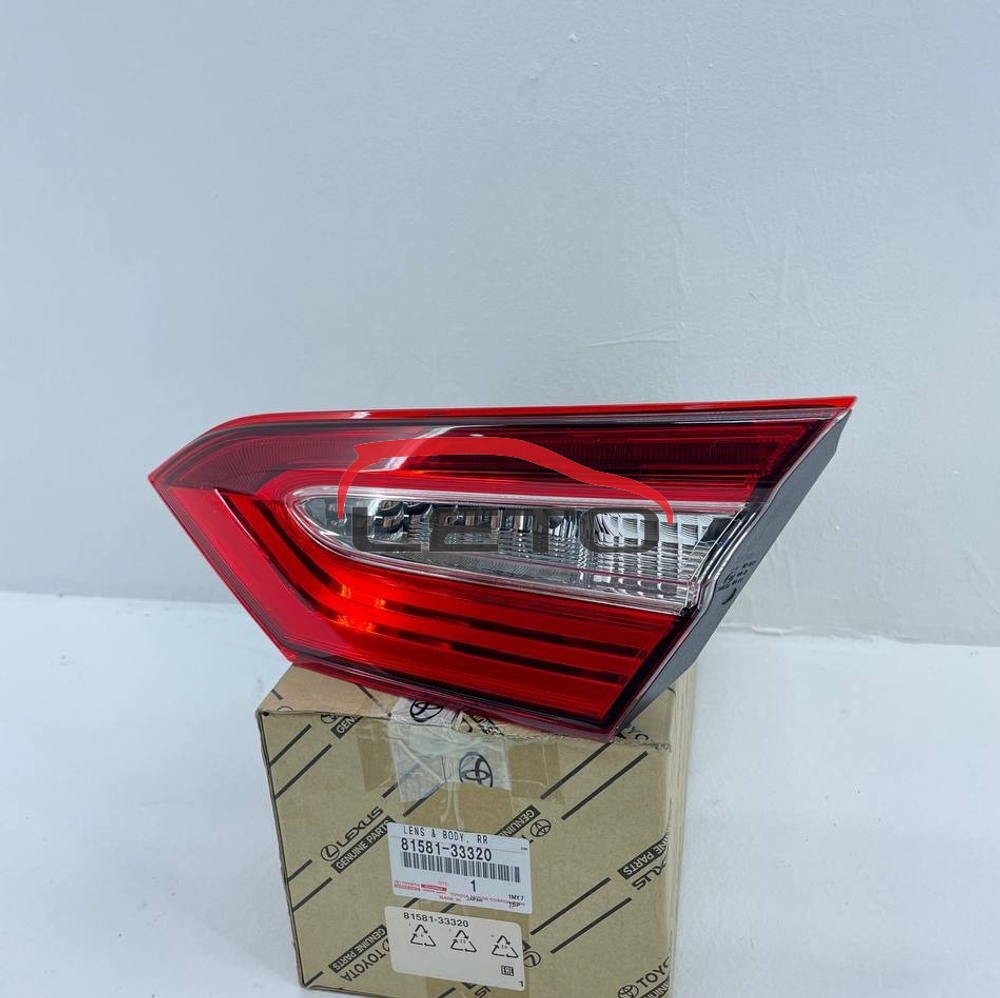Фонарь крышки багажника правый 81581-33320 8158133320