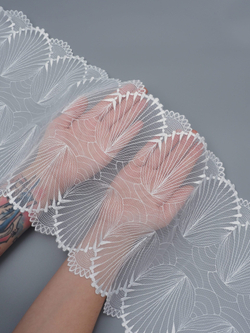 Вышивка на сетке белая неэластичная ширина 24 см