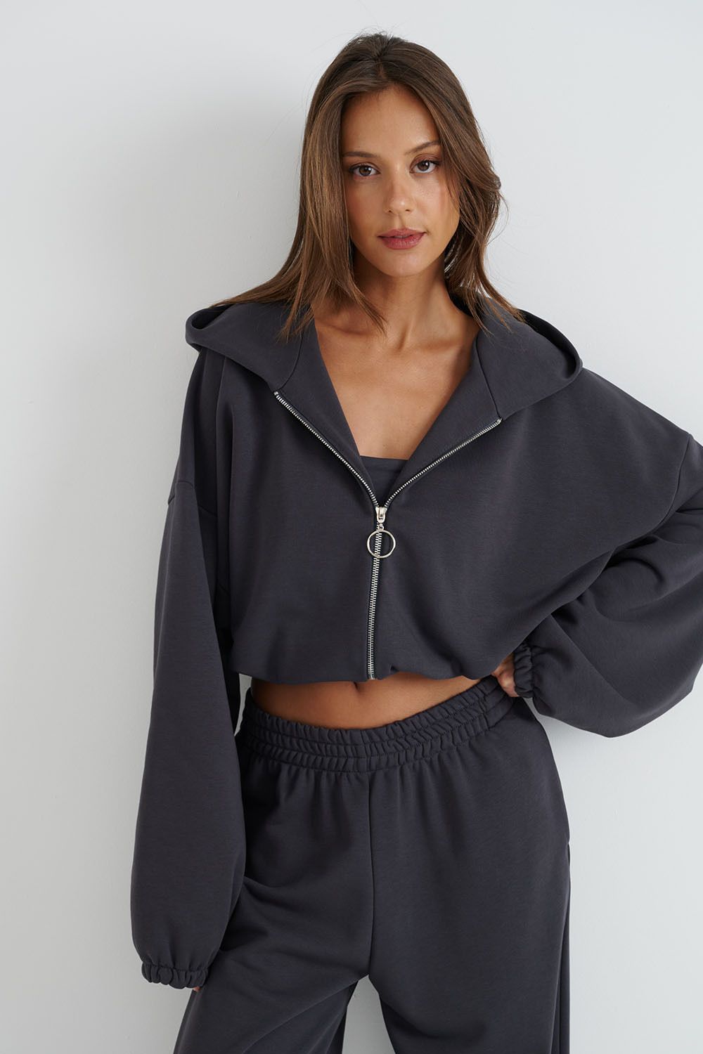 Укороченное худи на молнии цвета антрацит