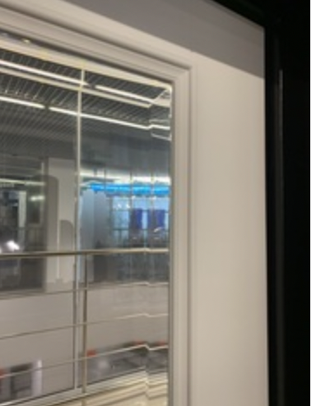 Входная металлическая дверь VOLCANO (ВОЛЬКАНО) с Зеркалом Фацет Белый софт