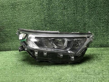 Битая Фара правая Toyota RAV4 5 XA50 (18-нв) LED