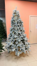 Заснеженная елка с гирляндой встроенной «Летиция» (Литая хвоя) 230 см / 2,3 м