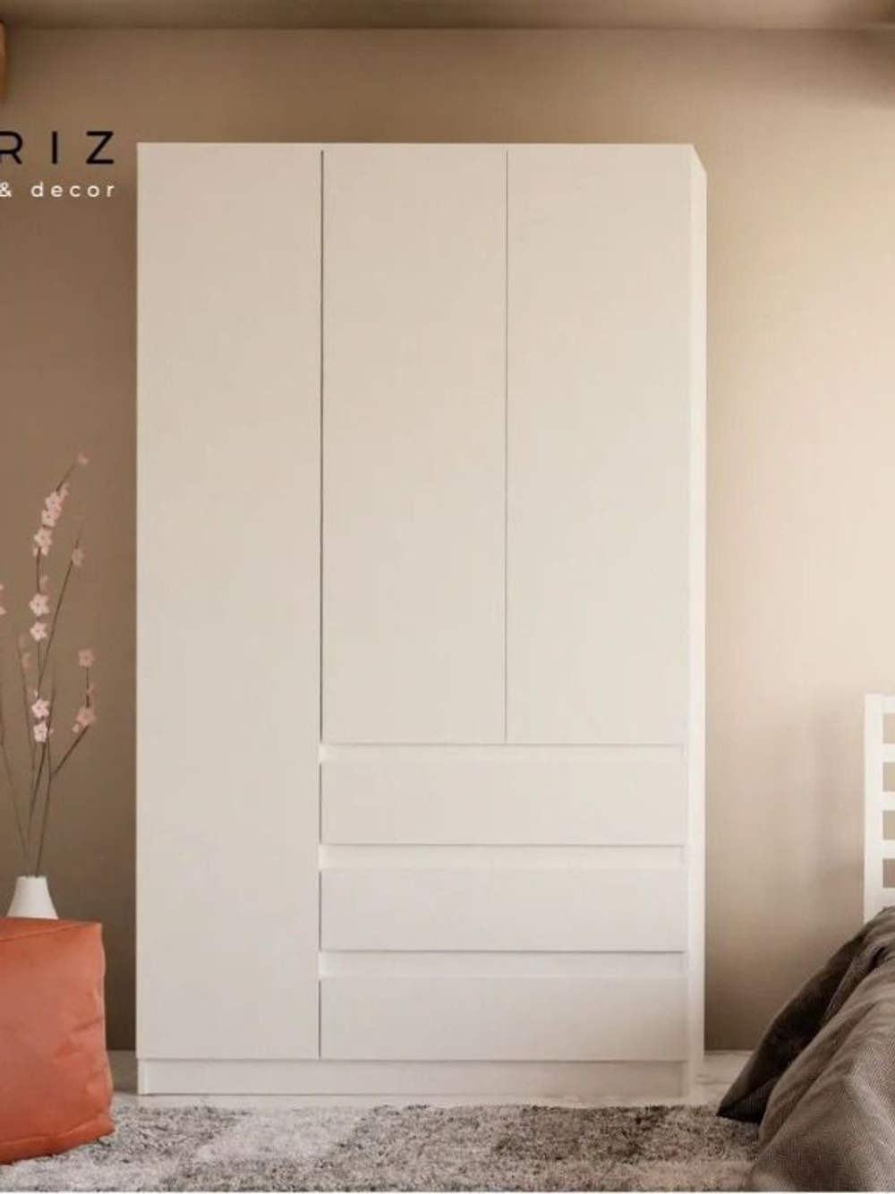 РЕКЛАМАЦИЯ Шкаф распашной 3 двери 3 ящика Марм 121х51х208 см со штангой и полками