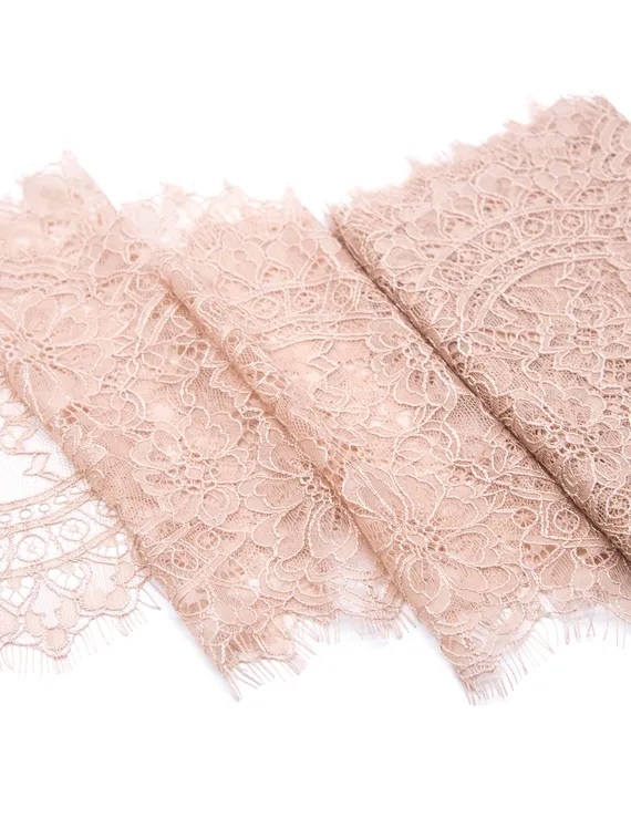 01-39 Кружево шантильи 20 см, кофе с молоком