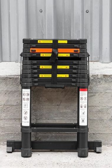 Лестница-стремянка телескопическая алюминиевая двухсекционная (3.2+3.2м,11+11ступенек, max нагрузка 150кг, вес 16.6кг) RockForce##Rock FORCE RF-UP320-2