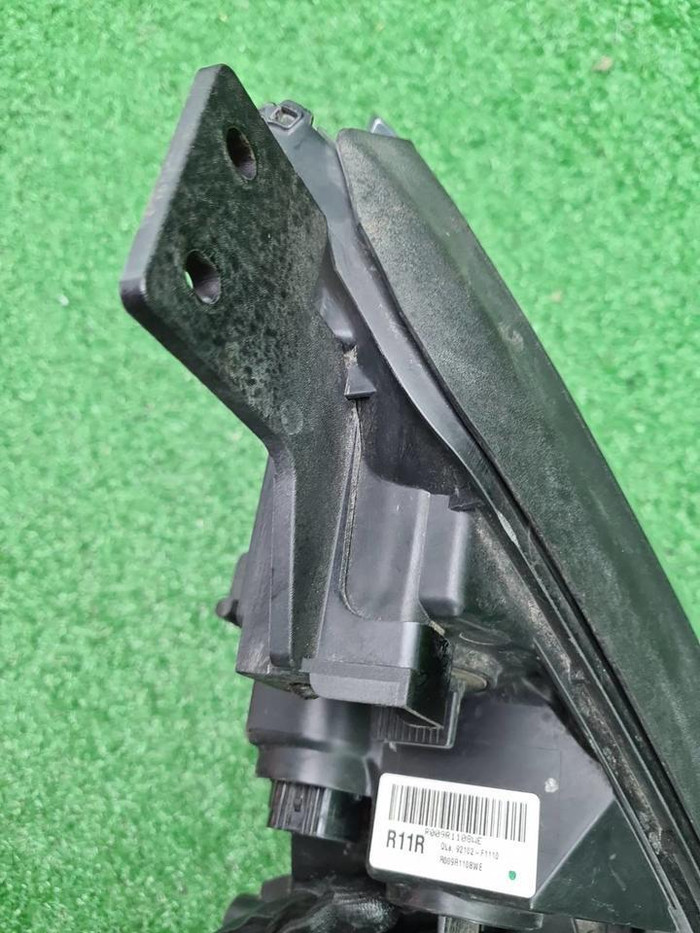 Фара правая Kia Sportage 4 QL (2016-2018) ксенон