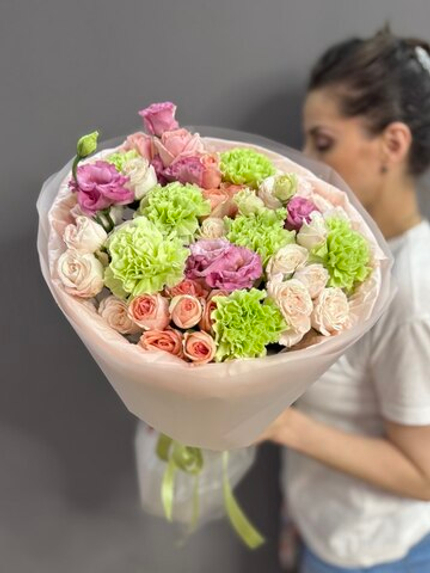 Авторский букет с фисташковыми диантусами