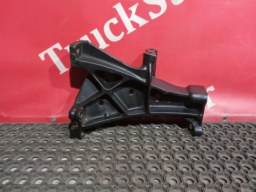 Кронштейн переднего бампера левый