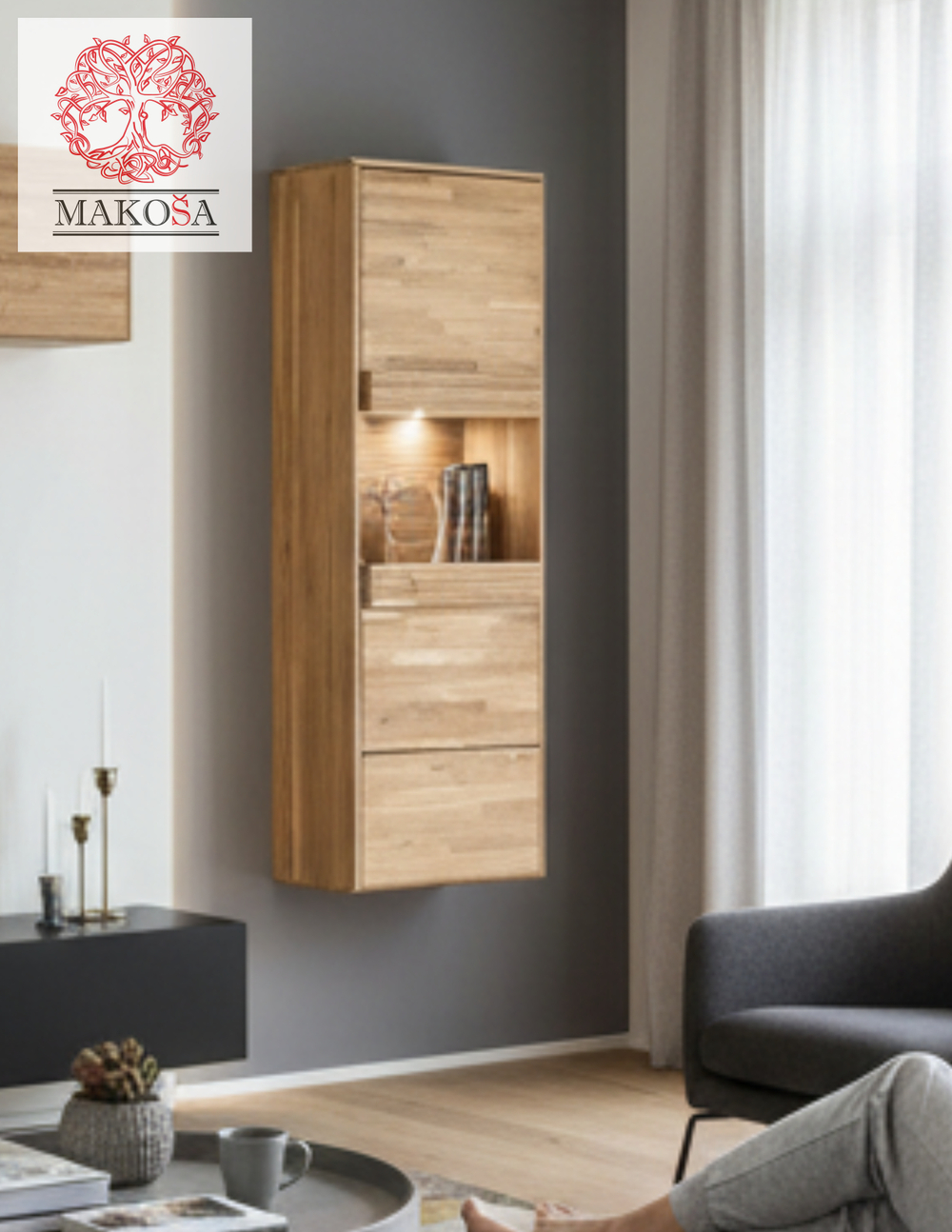 Шкаф витрина Михаэлла для гостиной из массива дуба