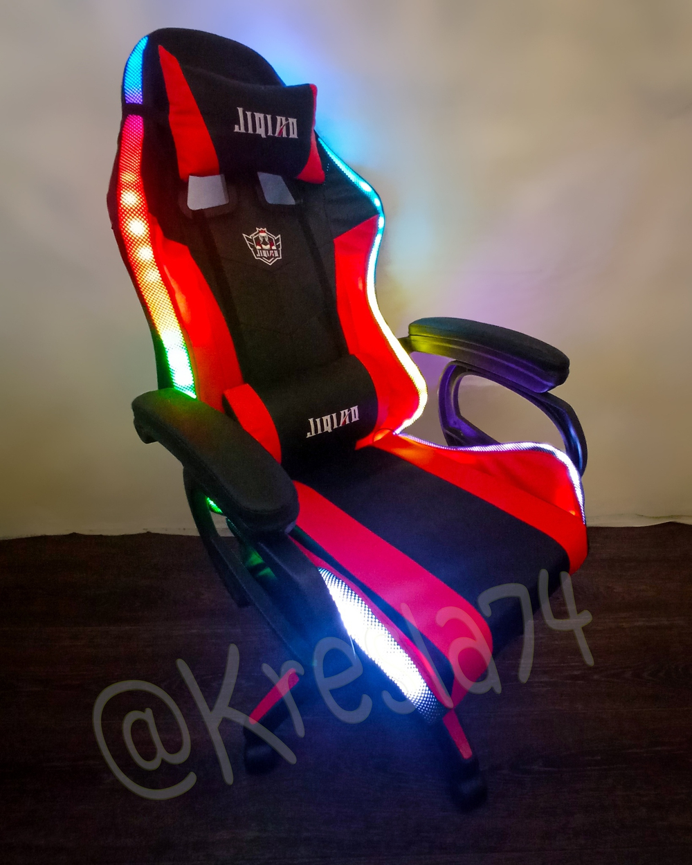 Геймерское кресло с RGB подсветкой и динамиками черно-красное