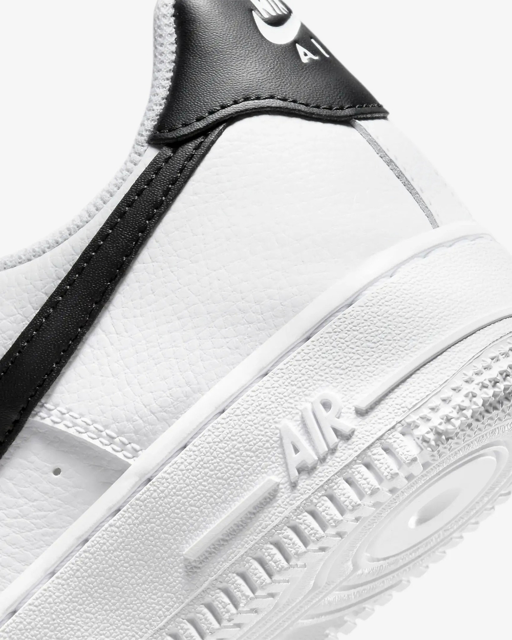 Кроссовки женские NIKE WMNS AIR FORCE 1 07