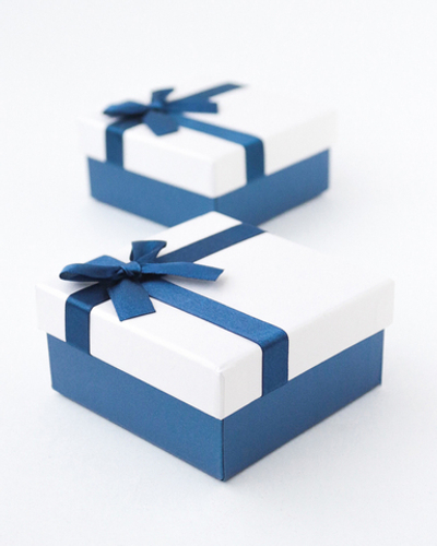 Футляр картонный с бантиком, серия "СОНЯ", 80х80х40 мм