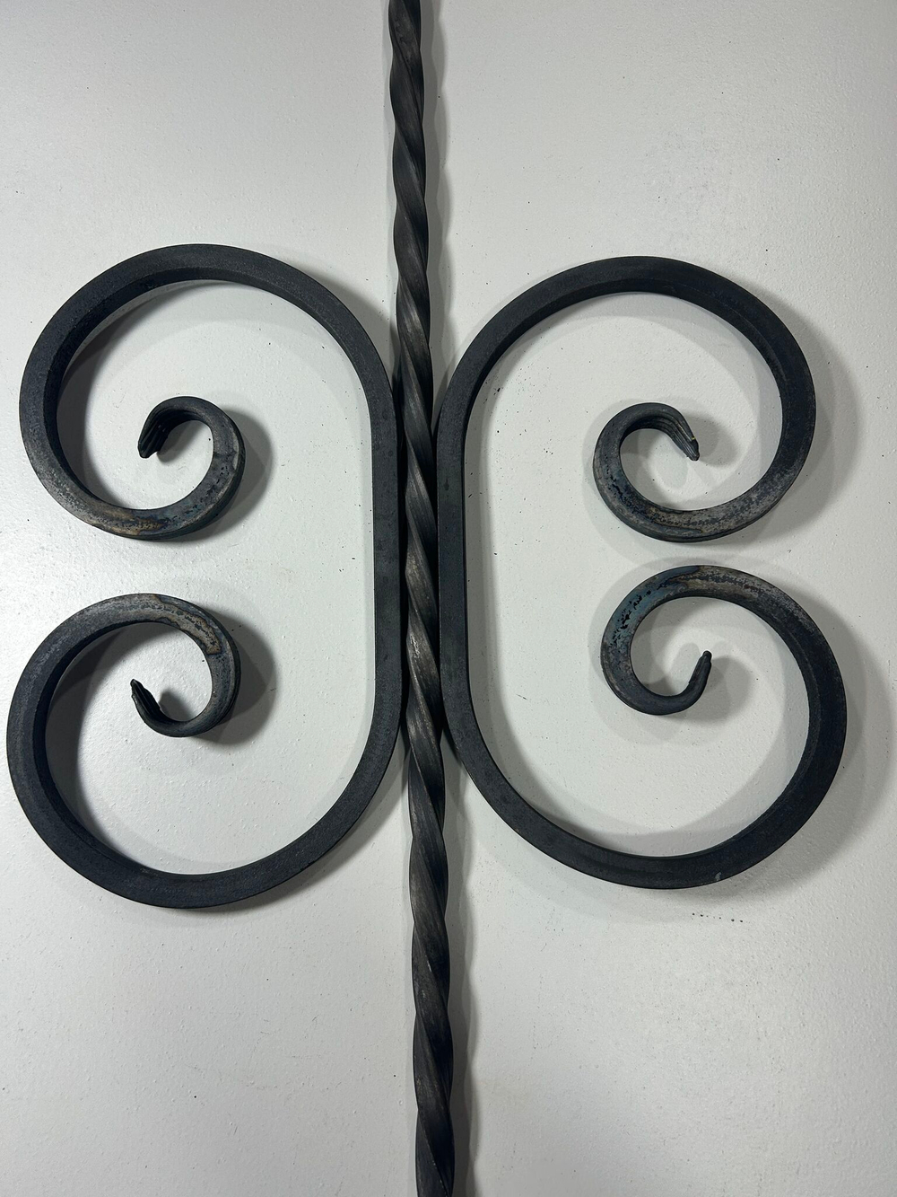 Кованый элемент вензель 150х270мм квадрат полнотелый 12х12мм