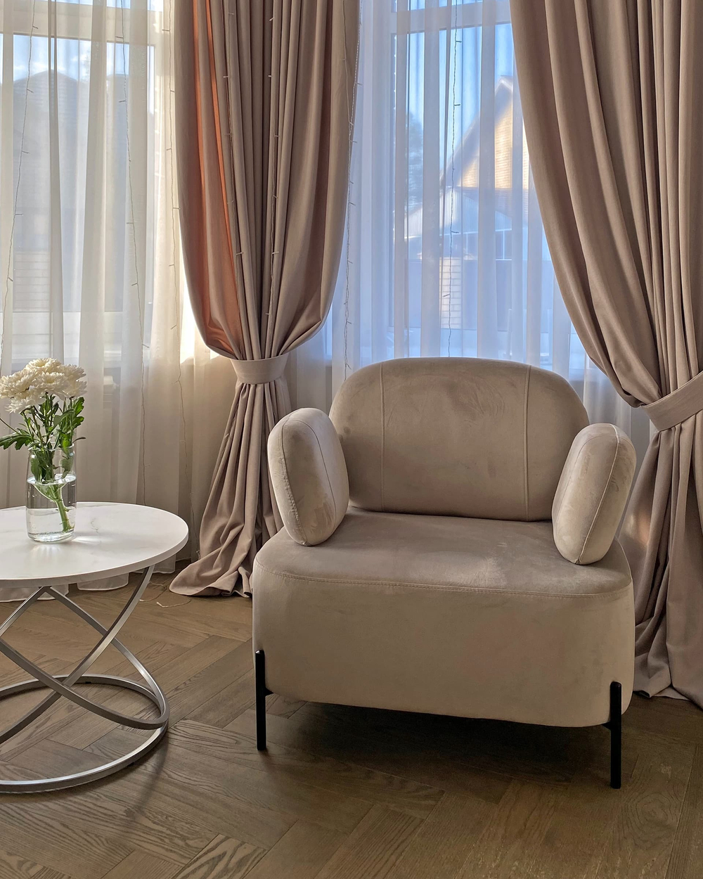 Кресло Кэнди с подлокотниками велюр серо-бежевый