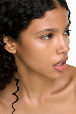 ZARA Сияющий спрей для макияжа