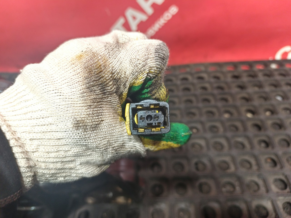 Кулак поворотный левый