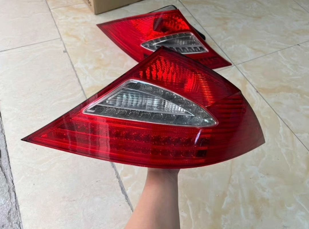 Задние фонари Mercedes-Benz CLS W219 (оригинал,)